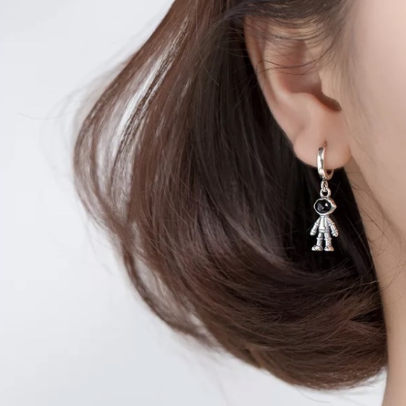 🪐Insta cosmic asymmetric sterling silver earrings - Picture 5 of 6